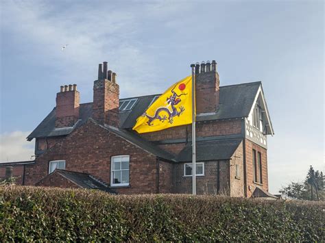 Flag of Great Qing spotted in Yorkshire, England : r/vexillology