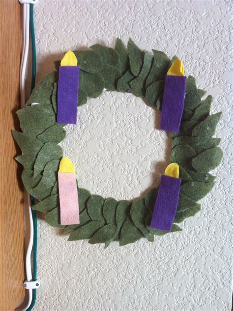 Child Safe Advent Wreath. Simple to make. Paper plate, felt, glue, Velcro and scissors! | Advent ...