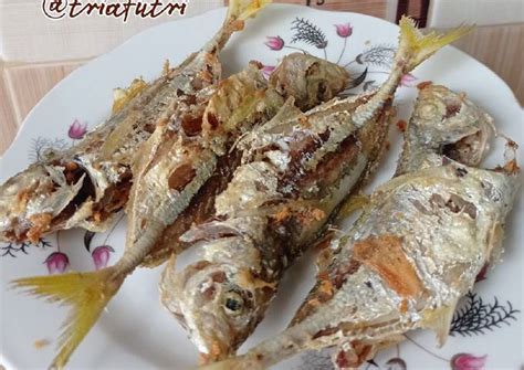 Resep Ikan selar goreng simple oleh Tria Futri - Cookpad