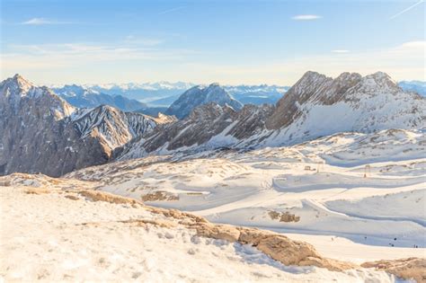 Premium Photo | Zugspitze glacier ski resort in bavarian alps, germany.