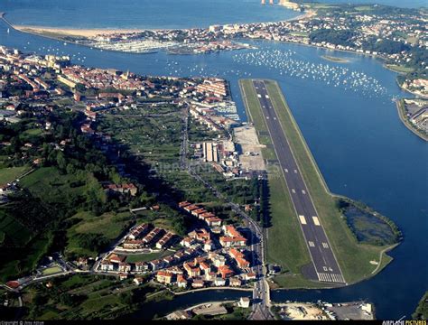 Airport in Hondarribia [Spain] with Hendaye [France] in the background ...