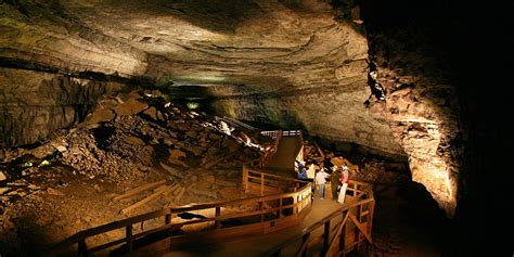 15 Incredible Caves to Explore in America | Travelzoo