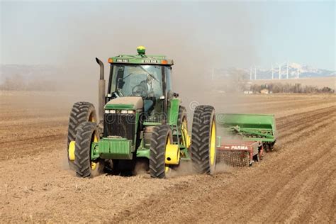 Tractor Planting Wheat Stock Photos - Download 874 Royalty Free Photos