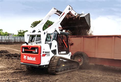 Bobcat unveils M2-Series skid-steer, compact track loaders with big boosts to operator comfort ...