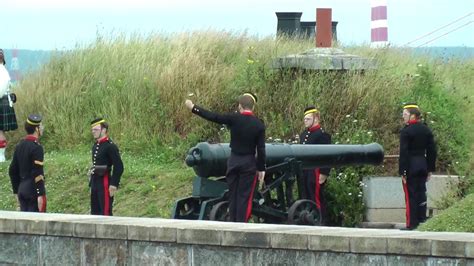 Halifax Citadel Cannon Firing at Noon - YouTube