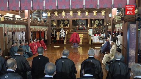 A usually private Shinto ritual streamed online - YouTube