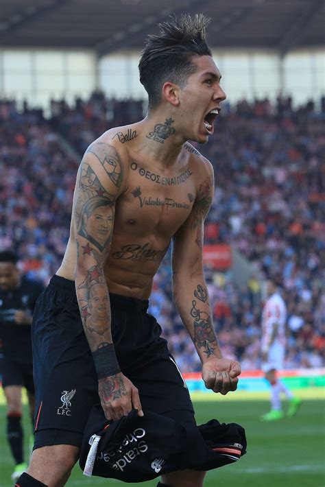 WE LOVE HOT GUYS: Roberto Firmino Shirtless