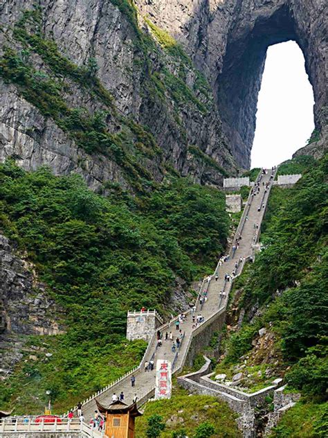 Porta do Paraíso, localizada na famosa Montanha Tianmen, na China ...