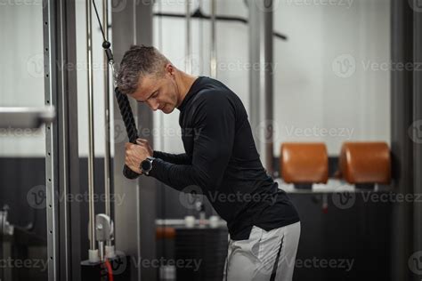 Triceps Pulldown Workout 13879549 Stock Photo at Vecteezy