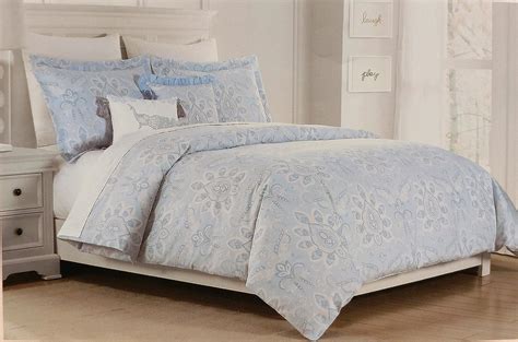 Amazon.com: Nicole Miller 5 Piece Comforter Set Blue and White Floral Medallion Full/Queen ...