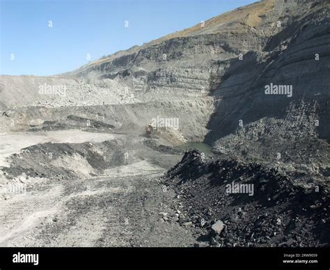 Open pit coal mining operations in Australia Stock Photo - Alamy