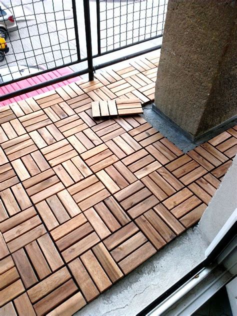 Wooden floor tiling for an apartment balcony. Great idea to customize a rental! | Apartment ...