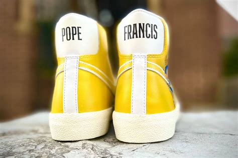 Pope Francis received a pair of heavenly and personalized sneakers | Marca