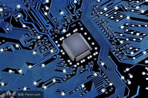 Differences Between IC and PCB: Composition,Characteristics and Application Examples