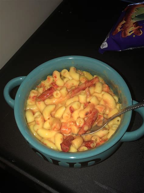 Mac n cheese with Takis : r/stonerfood