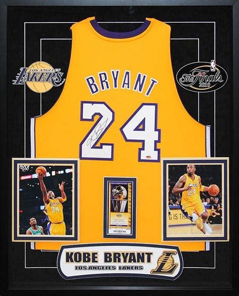 √ Signed Kobe Bryant Jersey