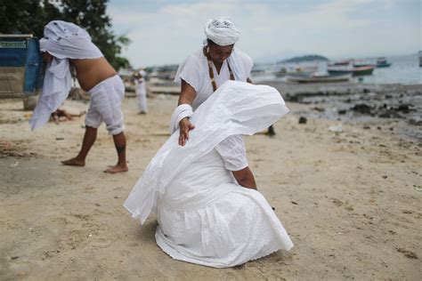 Brazilian Candomble Ceremonies Honor Goddesses Lemanja and Oxum Photos ...