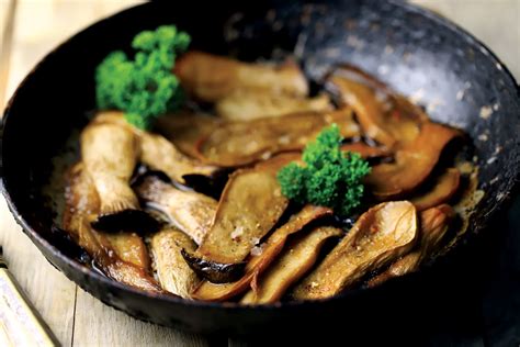 Seared Trumpet Mushrooms with Garlic and Thyme - Oliver's Markets in ...