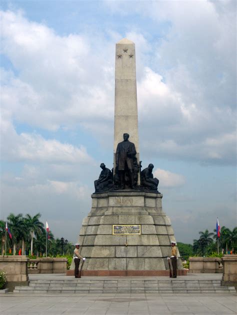 The Rizal Monument - national hero of the Philippines. In Luneta Park ...