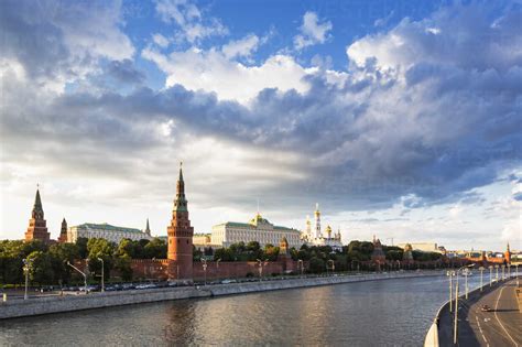 Russia, Moscow, River Moskva, Kremlin wall with towers and cathedrals - FOF006754 - Fotofeeling ...