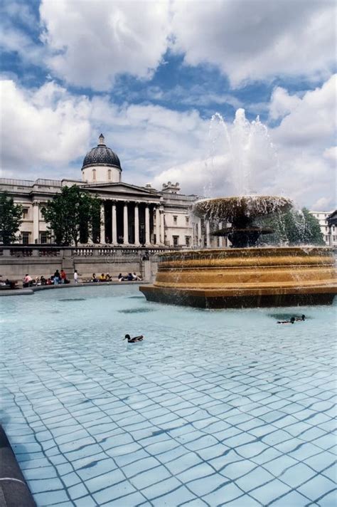 Trafalgar Square editorial photography. Image of pool - 1233237