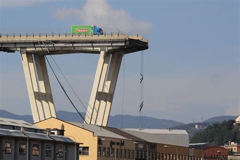 Genoa, Italy bridge collapse: Dozens killed when Morandi Bridge ...