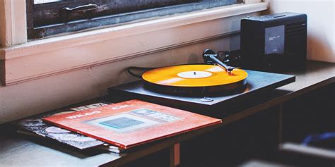 Vinyl Record Sizes and Speeds [Complete Guide]