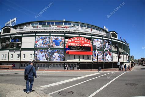 Wrigley Field - Chicago Cubs – Stock Editorial Photo © Ffooter #11830855