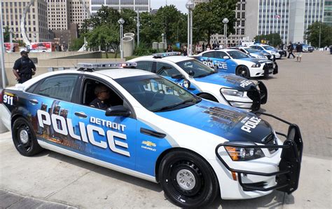 Detroit welcomes new ambulances, police cars donated by local ...