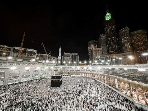 Crowd in Mecca at Night · Free Stock Photo