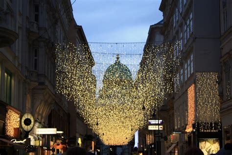 a new girl in vienna: christmas lights