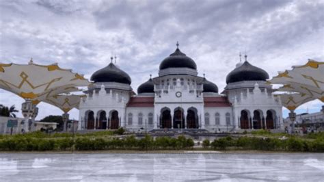 4 Masjid Baiturrahman yang Terkenal di Indonesia