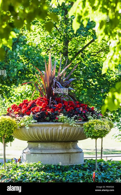 England, London, Regents Park, Avenue Gardens Stock Photo - Alamy