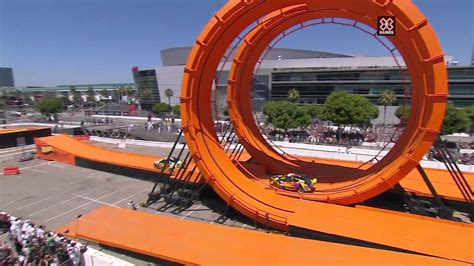 Doble Loop de Hot Wheels en los X Games 2012 - VisionMotor - YouTube