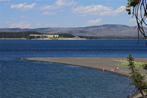 Lake Yellowstone Hotel and Cabins – Yellowstone Reservations-