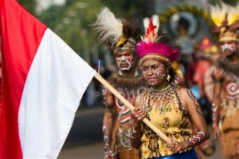 Keunikan dan Nama Pakaian Adat Papua Barat Khas Indonesia Timur