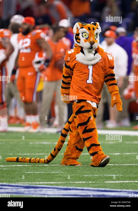 Alabama crimson tide mascot hi-res stock photography and images - Alamy