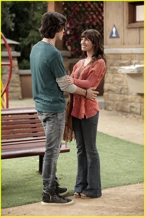 Blake Michael Wants Nikki Back in 'Dog With A Blog' | Photo 650095 - Photo Gallery | Just Jared Jr.