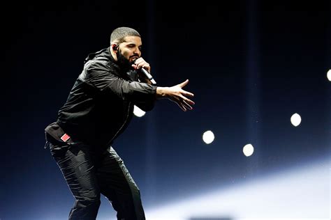 Drake Stopped His Concert to Call Out a Guy Groping Women at His Show ...