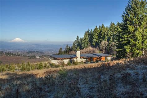 A beautiful Oregon home offers breathtaking views over Hood River Valley