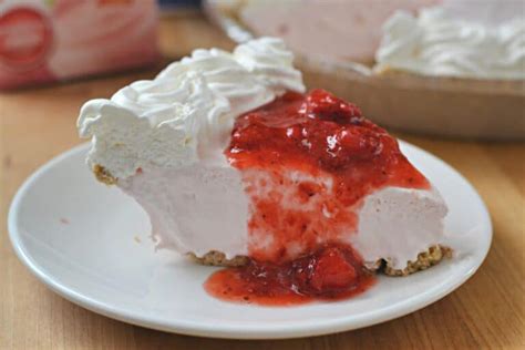 Strawberry Cream Cheese Pudding Pie