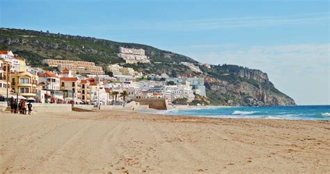 Sesimbra – Travel guide to a fishing village with paradise beaches