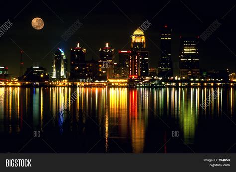 Louisville KY Skyline Image & Photo (Free Trial) | Bigstock