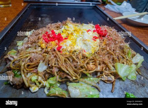 Teppanyaki noodles hi-res stock photography and images - Alamy