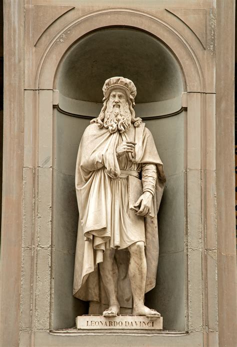 File:Statue of Leonardo DaVinci in Uffizi Alley, Florence, Italy.jpg - Wikimedia Commons