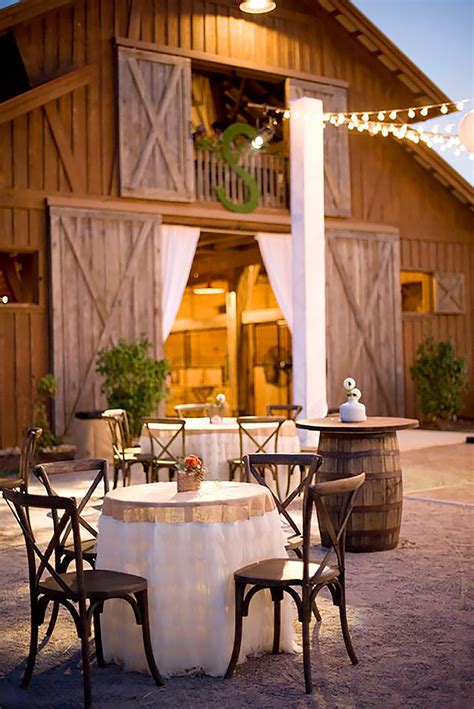 25 Sweet and Romantic Rustic Barn Wedding Decoration Ideas ...