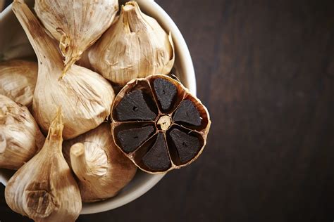 Aglio nero: caratteristiche, proprietà e ricette - Agrodolce