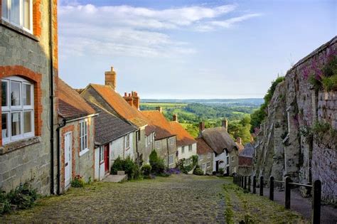 The Iconic Gold Hill of Shaftesbury | Amusing Planet