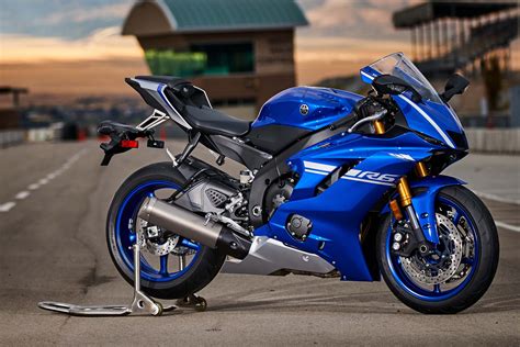 2017-yamaha-yzf-r6-high-resolution-26 - BikesRepublic