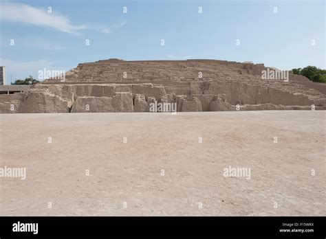 Pyramid of Huaca Pucllana Stock Photo - Alamy